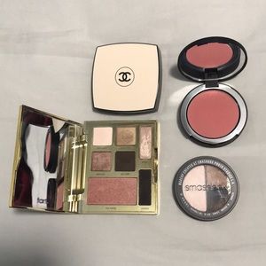 Bundle of makeup///blush and eyeshadow